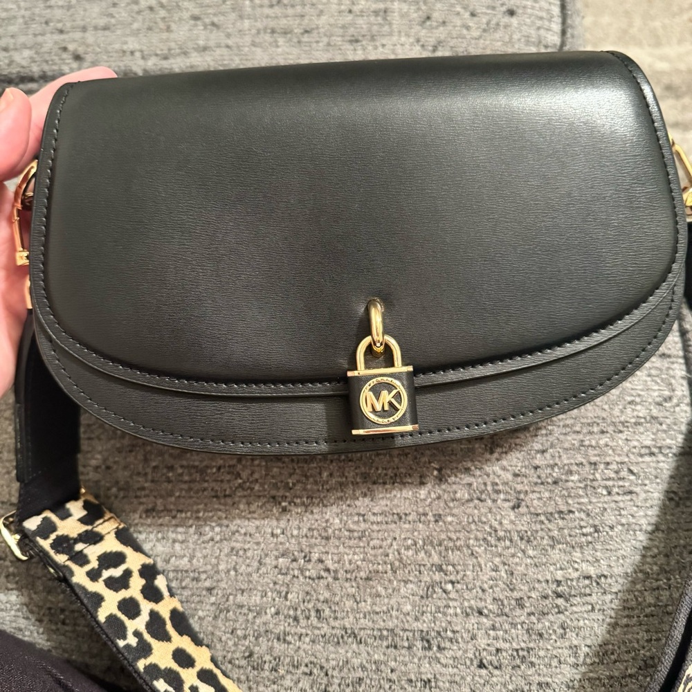 Michael Kors Mila crossbody